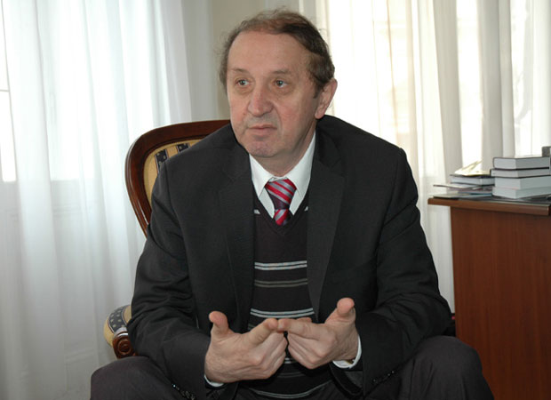 Правилно је “српско”, а не “Србије”!